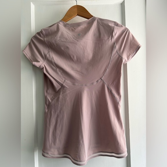 Lululemon Women’s Light Mauve Short Sleeve Active Top - Picture 3 of 3